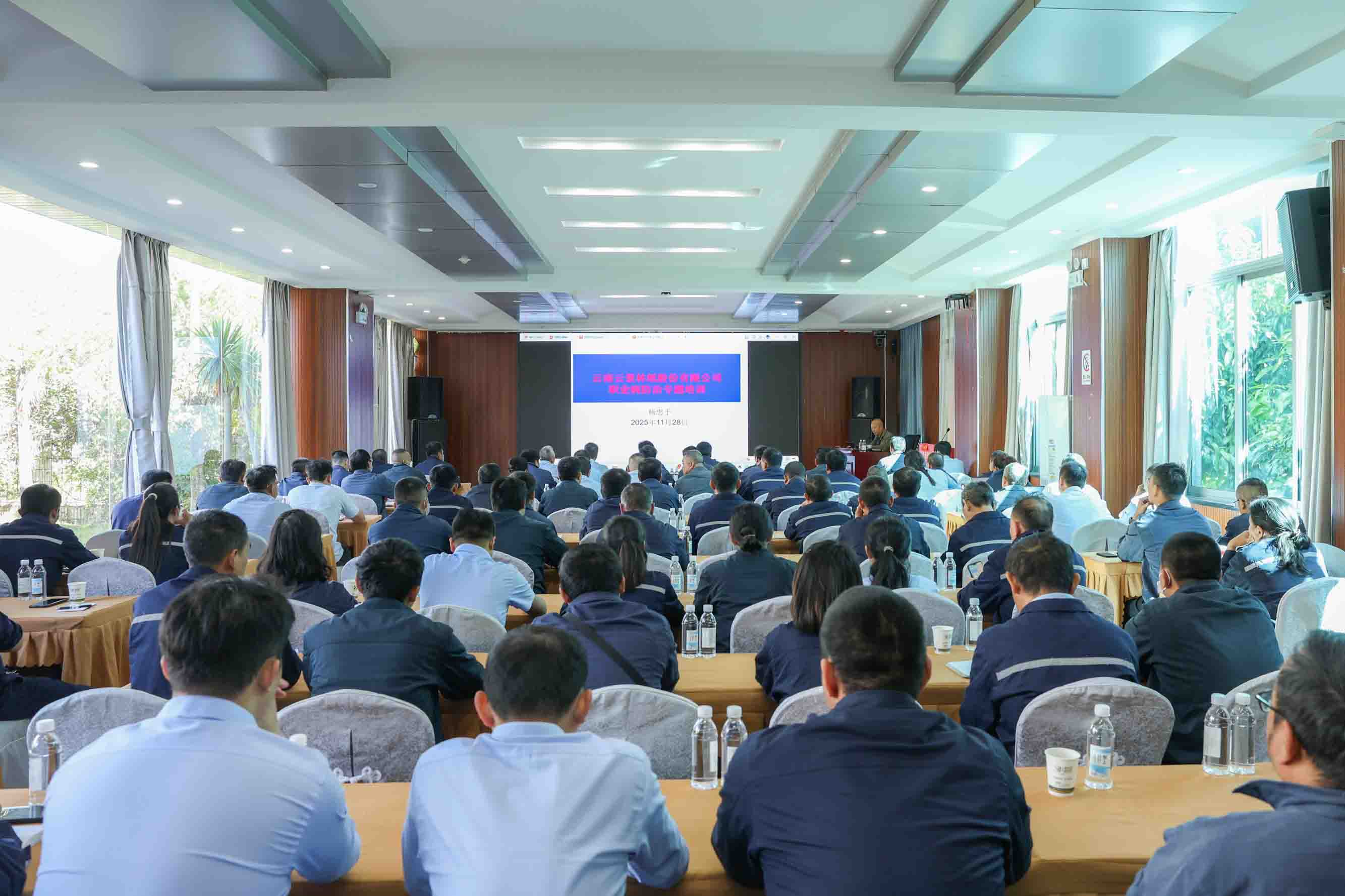 1764598488758791.jpg 運動會閉幕當(dāng)天航拍-2.jpg